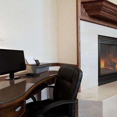 Country Inn & Suites By Radisson Bismarck Waterpark Esterno foto