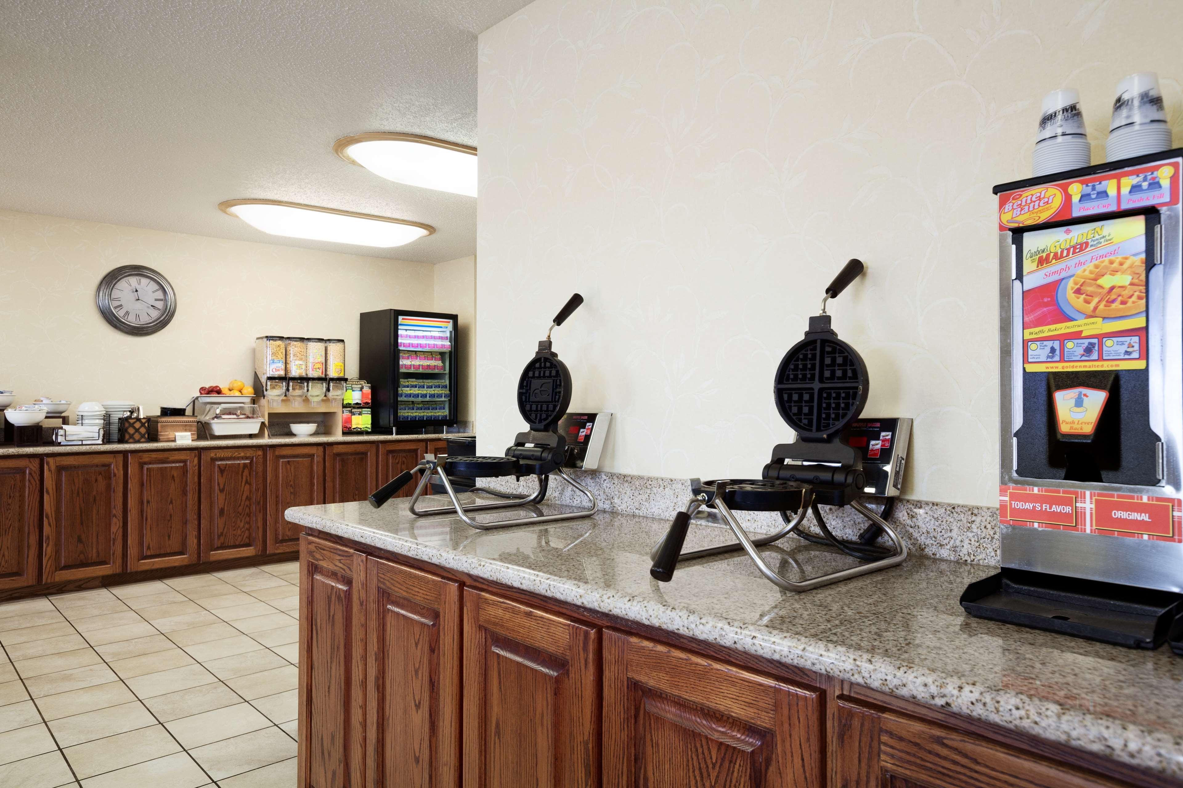 Country Inn & Suites By Radisson Bismarck Waterpark Esterno foto