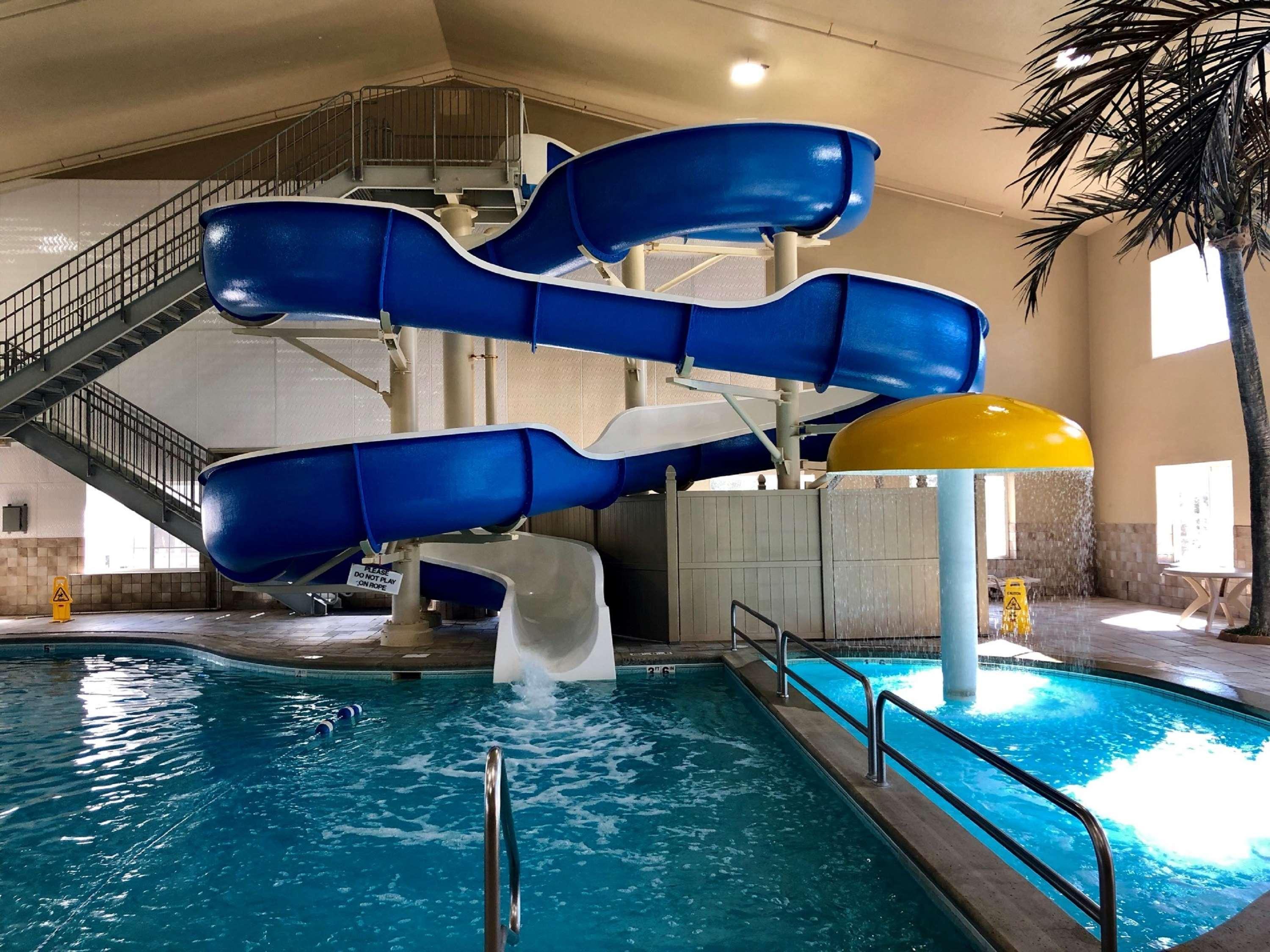 Country Inn & Suites By Radisson Bismarck Waterpark Esterno foto