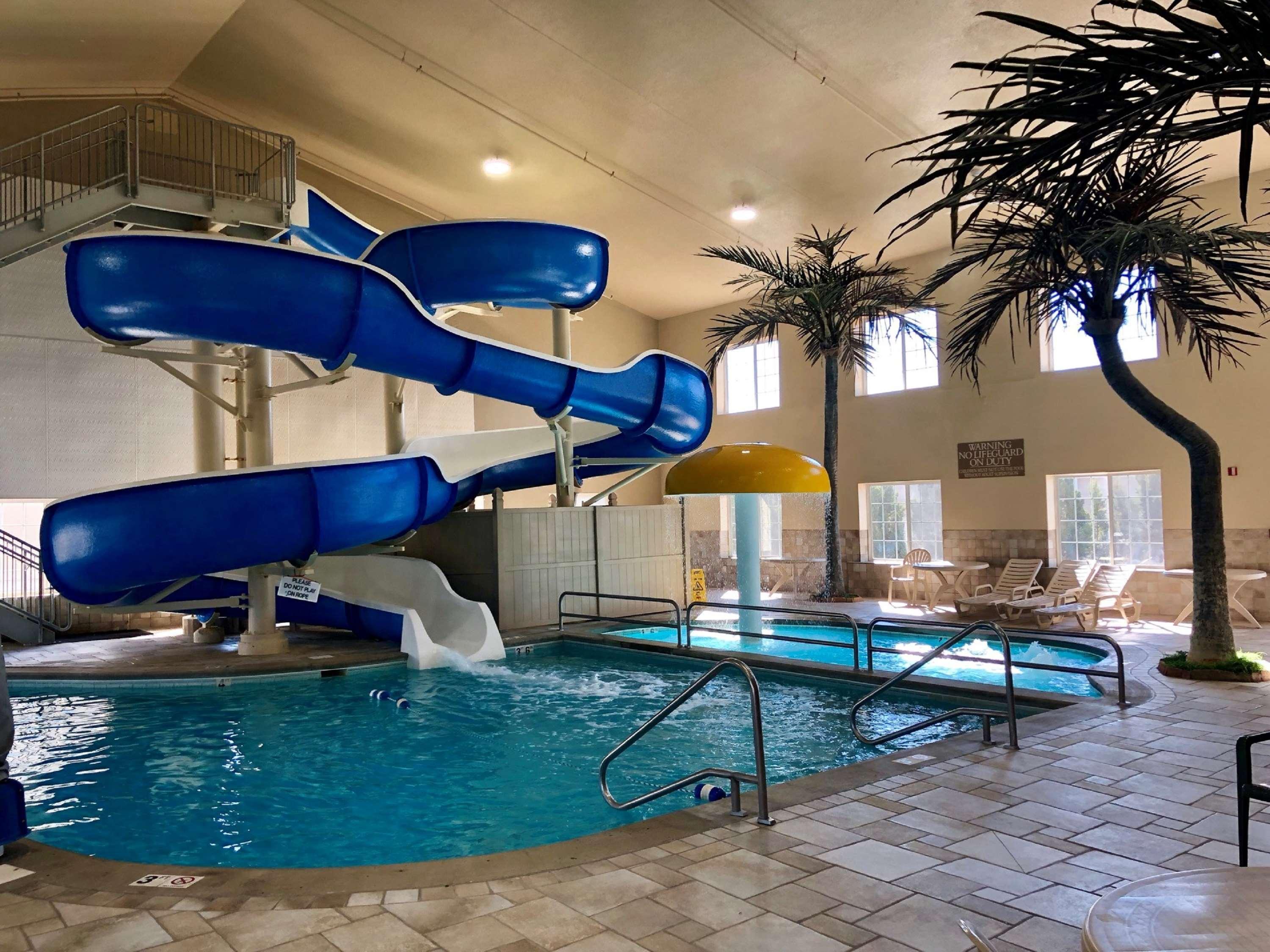 Country Inn & Suites By Radisson Bismarck Waterpark Esterno foto