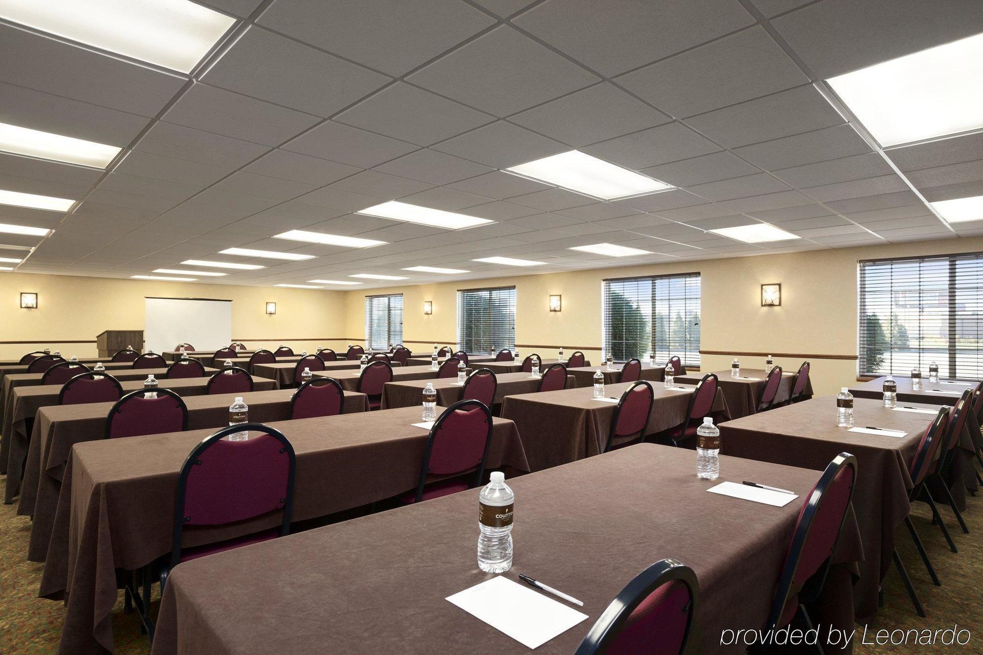 Country Inn & Suites By Radisson Bismarck Waterpark Esterno foto