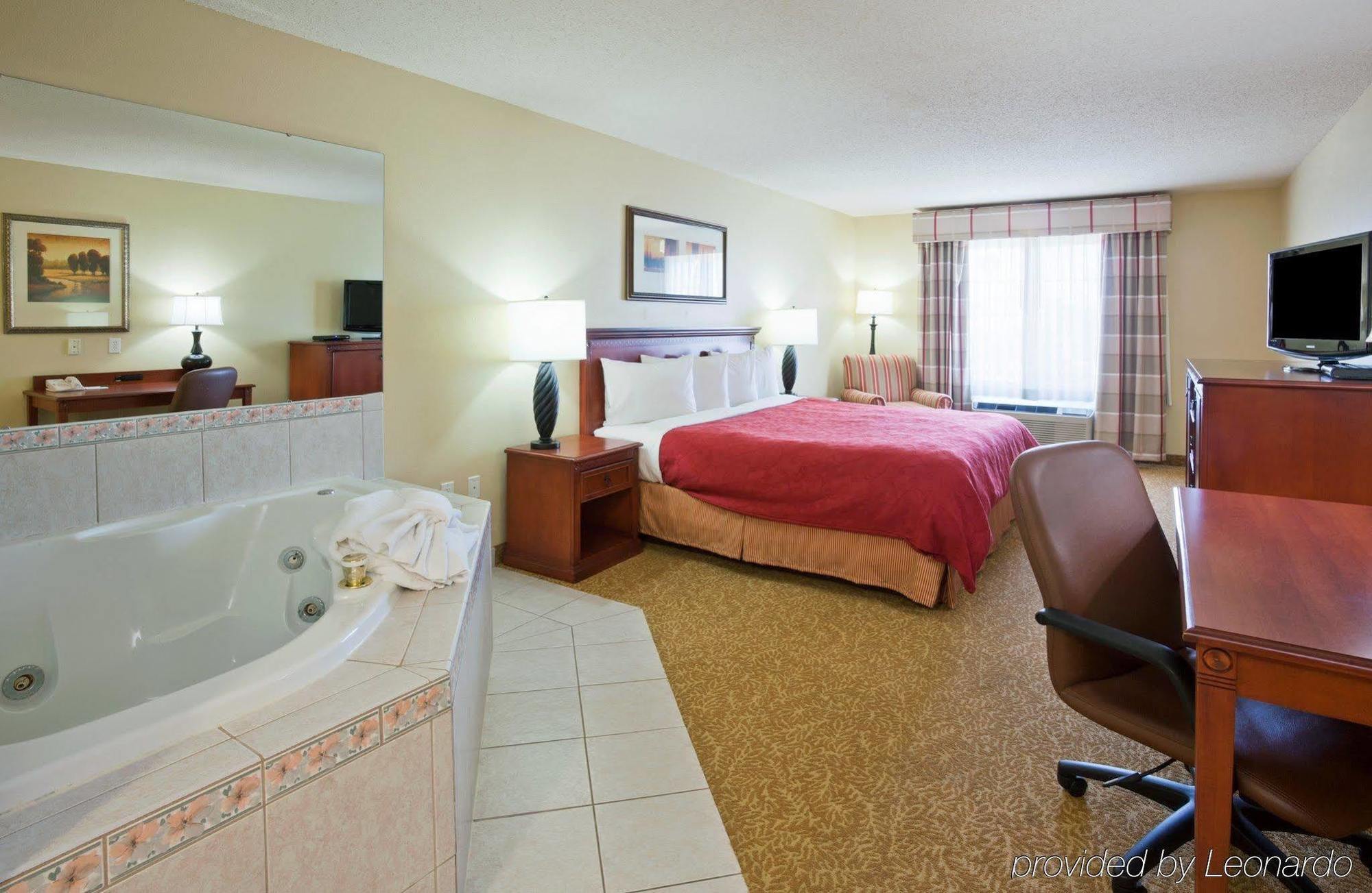 Country Inn & Suites By Radisson Bismarck Waterpark Esterno foto