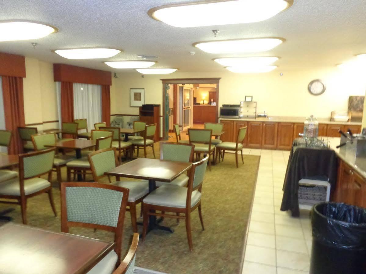 Country Inn & Suites By Radisson Bismarck Waterpark Esterno foto