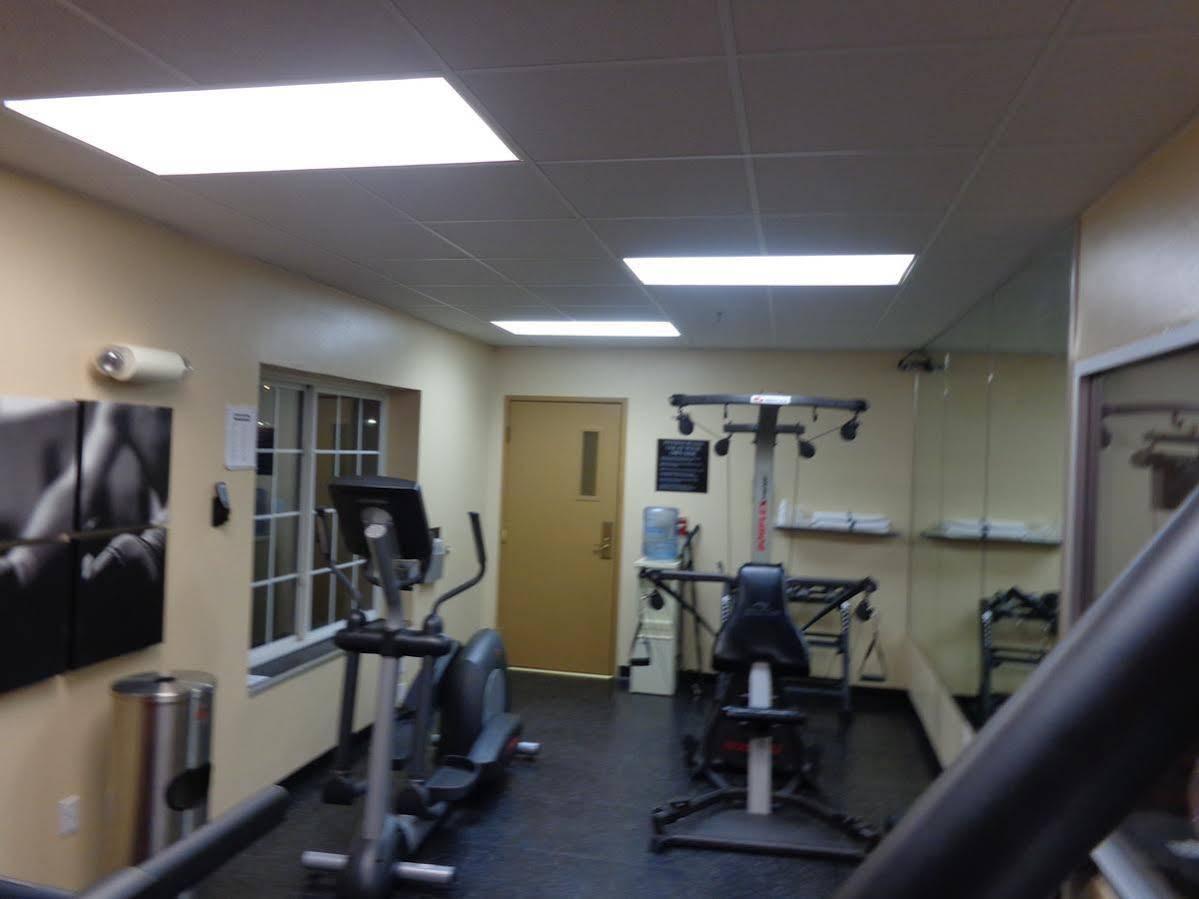 Country Inn & Suites By Radisson Bismarck Waterpark Esterno foto